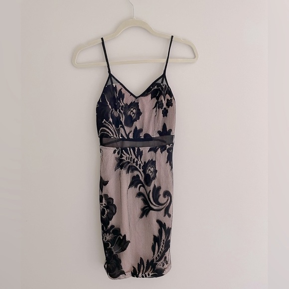 LF Dresses & Skirts - LF black laced bodycon dress